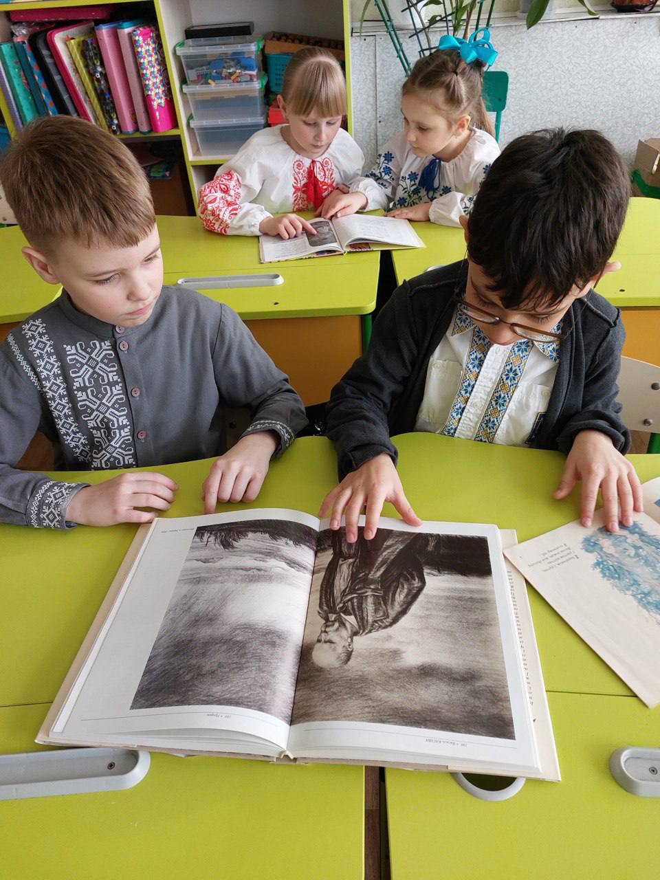 Година спілкування у 2-А,Б,В класах, присвячена дню народження Великого Кобзаря